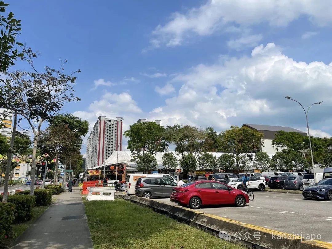 “在新加坡工作简单还没有压力”