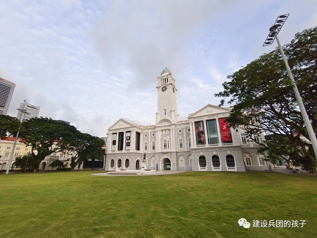 “第一次出国旅游，一定要去新加坡！”