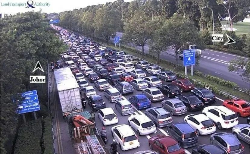 新马陆路关卡过关人数破纪录!9月校假又要堵爆了?