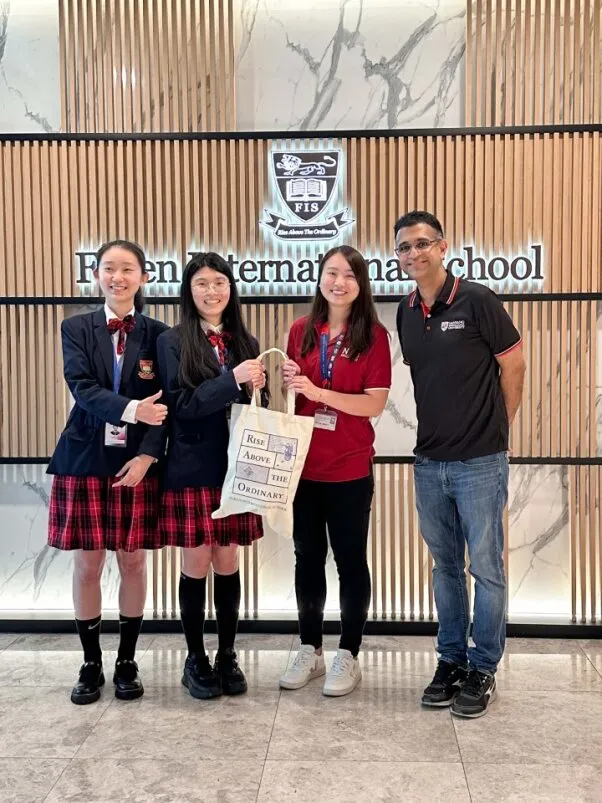 中国女孩获得新加坡国大「全奖」！她们的高中时代是这样度过的...