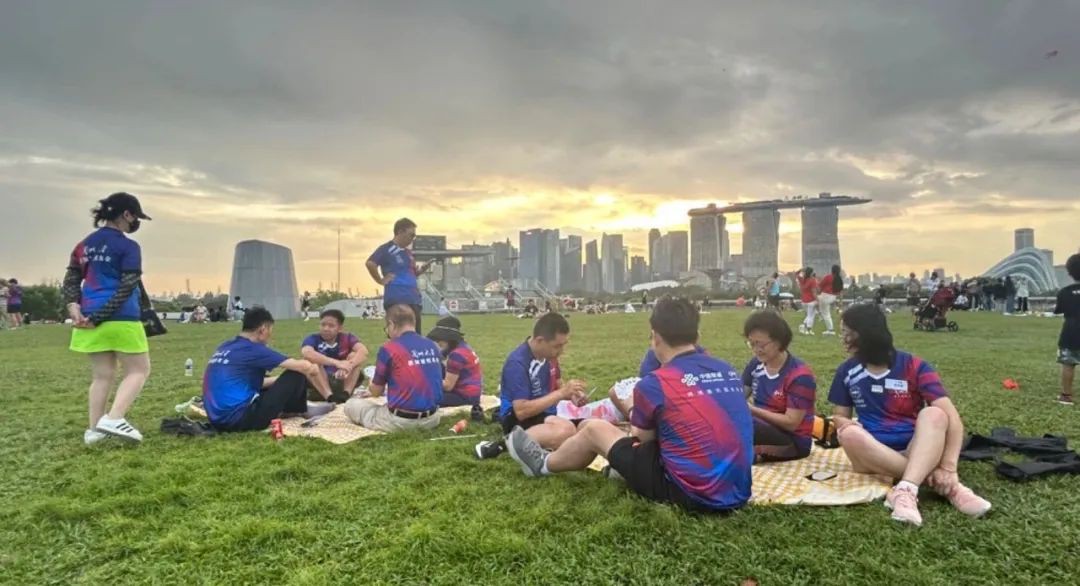 校友齐聚！新加坡地标举办大派对，只为向中国这所985大学送祝福