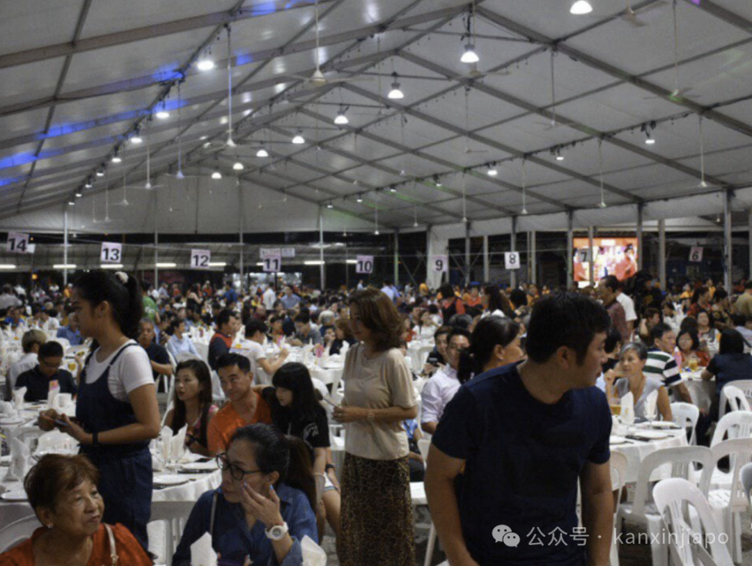 放河灯、焚香烧纸、中元法会…新加坡中元节有这些习俗