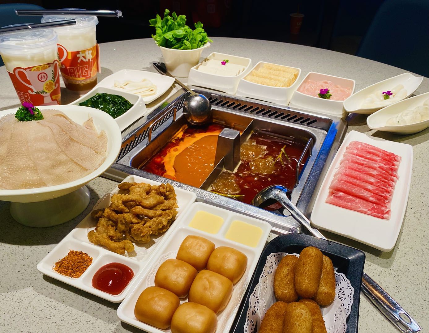 海底捞推出全新纯纯纯牛油锅,白露时节邀您“贴秋膘”
