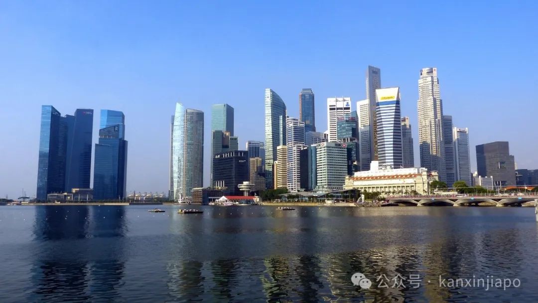 正是因为这项政策，新加坡的商业才能如此繁荣