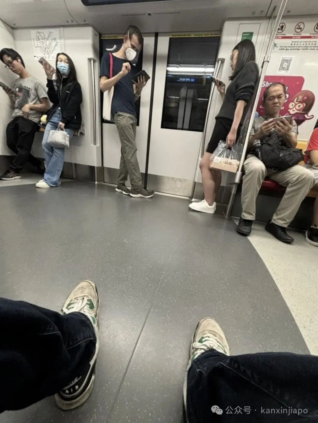 偶遇V神！身价几亿美金在新加坡也坐地铁