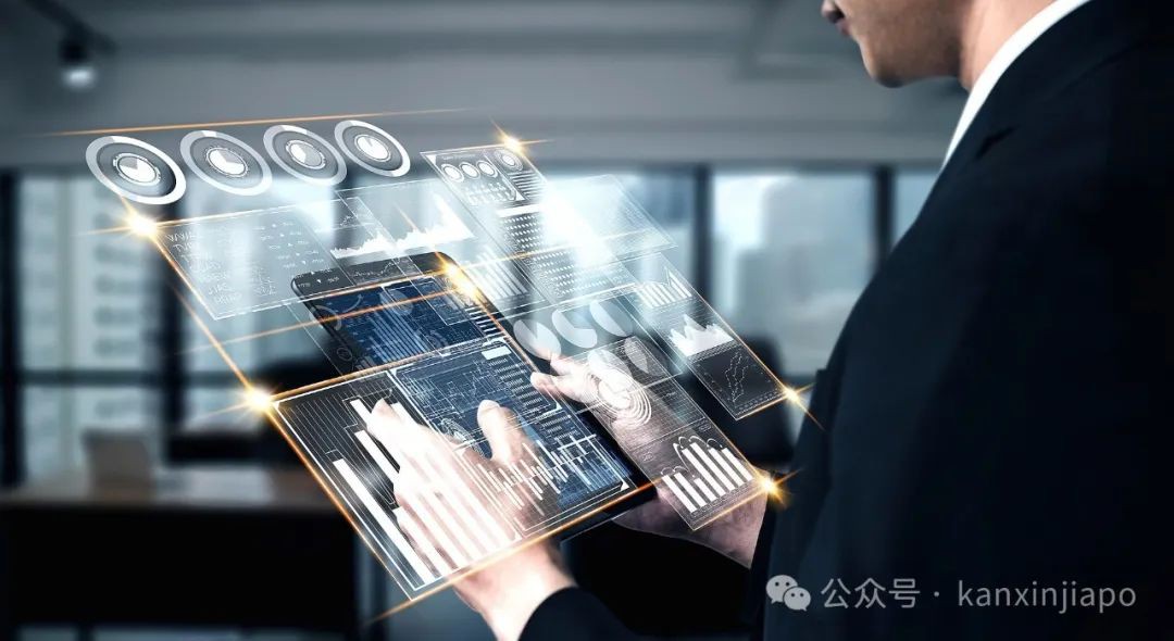 正是因为这项政策，新加坡的商业才能如此繁荣