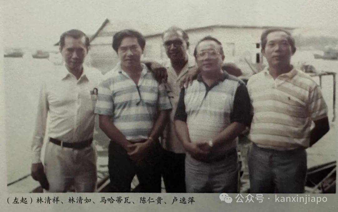 大批荷枪实弹的镇暴人员闯了进来，催泪弹像雨点一般落下……