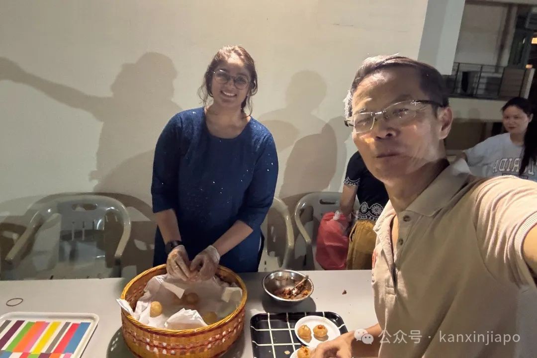 在公寓组织了一场屠妖节庆祝晚会!印度小吃,海娜纹身都安排上了