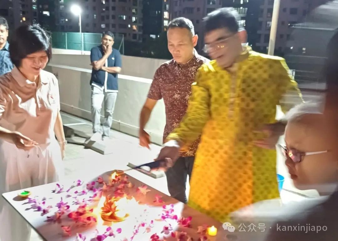 在公寓组织了一场屠妖节庆祝晚会!印度小吃,海娜纹身都安排上了