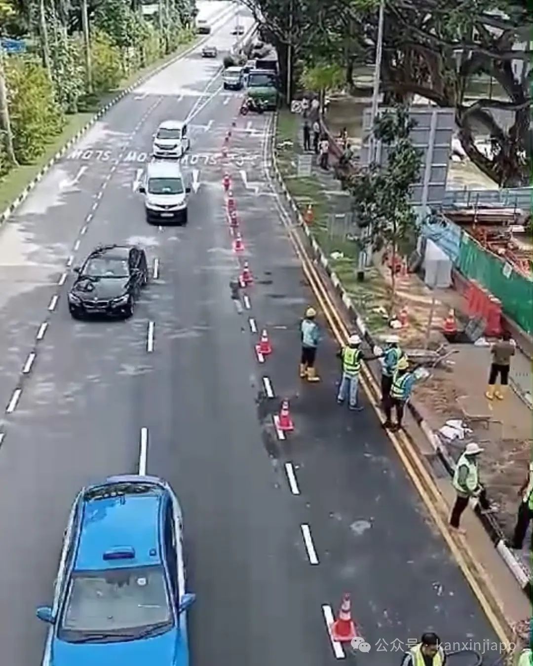 新加坡一组屋水管爆裂,附近道路淹成小河
