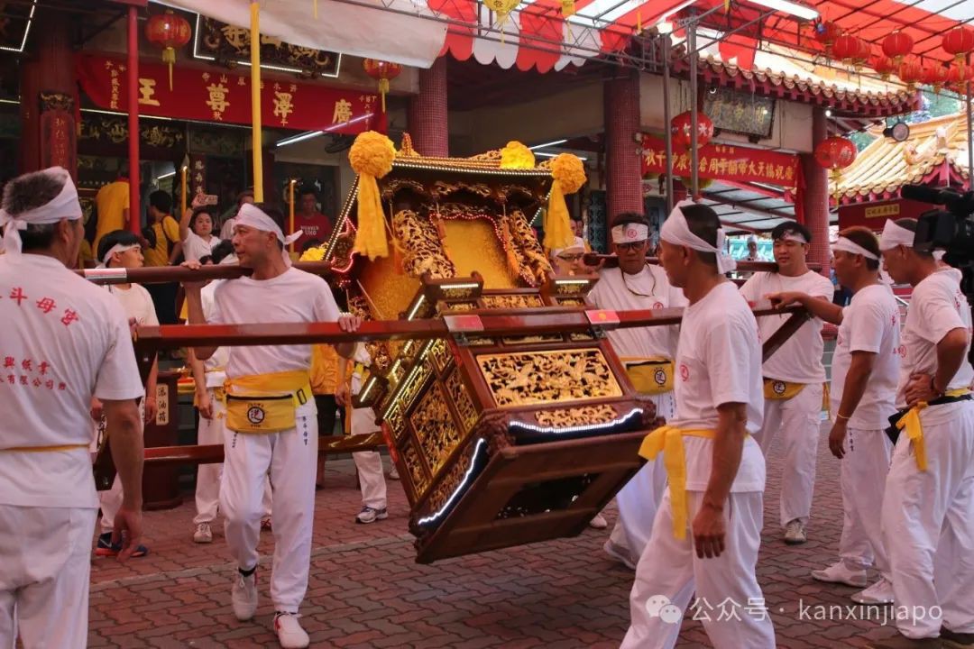新加坡千人聚集， 九皇大帝驾到，堪比农历新年！