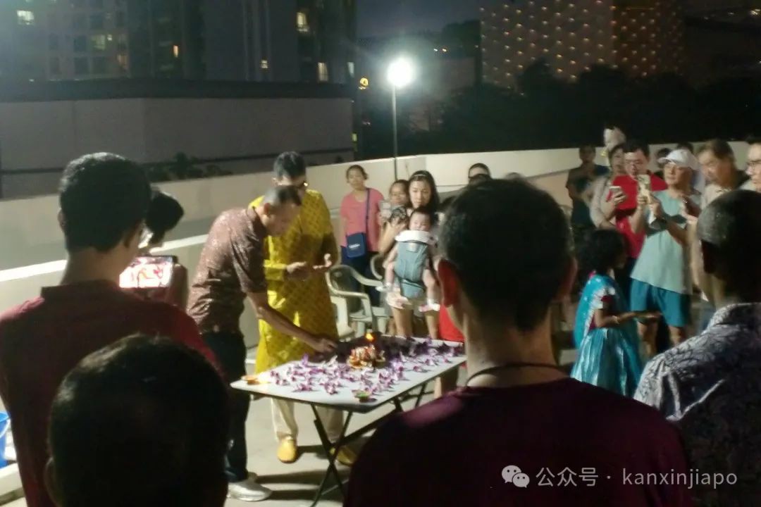 在公寓组织了一场屠妖节庆祝晚会!印度小吃,海娜纹身都安排上了