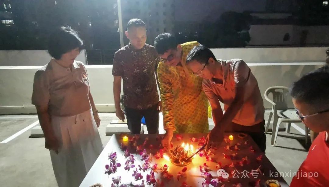 在公寓组织了一场屠妖节庆祝晚会!印度小吃,海娜纹身都安排上了