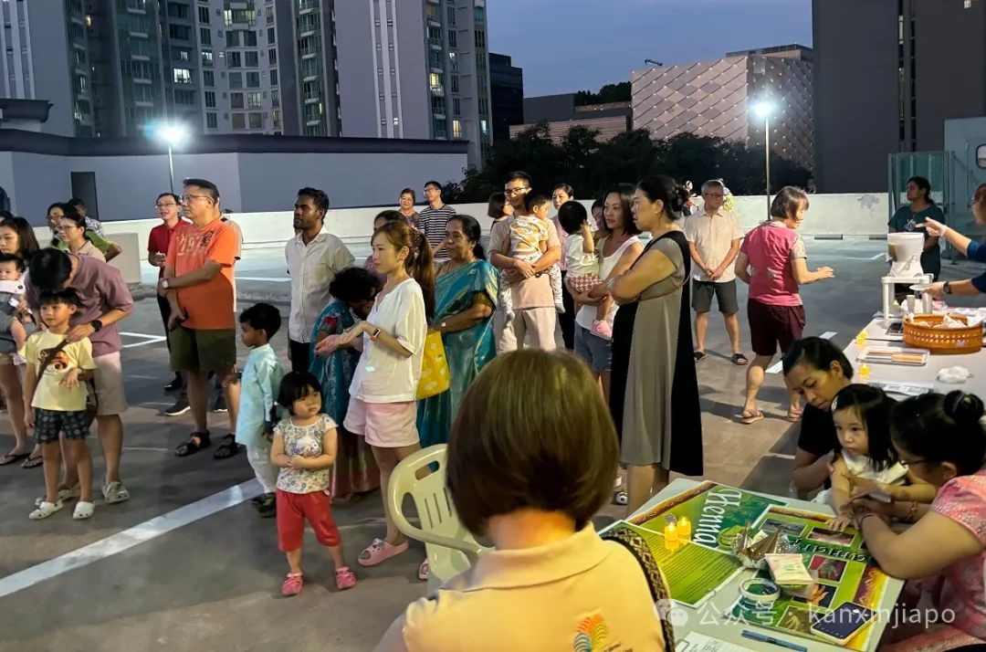 在公寓组织了一场屠妖节庆祝晚会!印度小吃,海娜纹身都安排上了