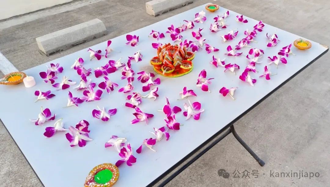 在公寓组织了一场屠妖节庆祝晚会!印度小吃,海娜纹身都安排上了