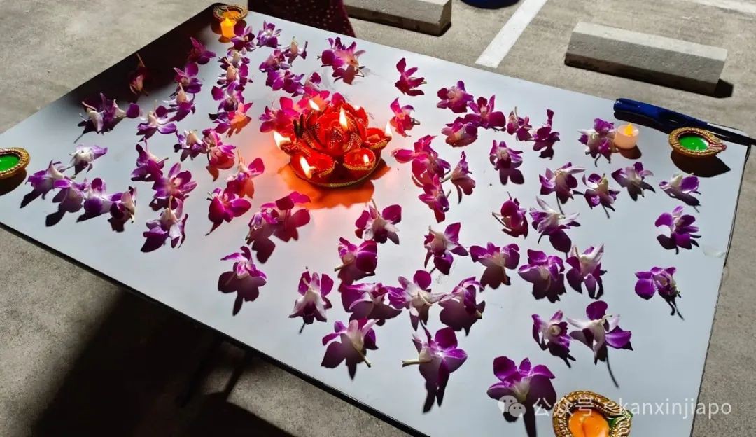 在公寓组织了一场屠妖节庆祝晚会!印度小吃,海娜纹身都安排上了