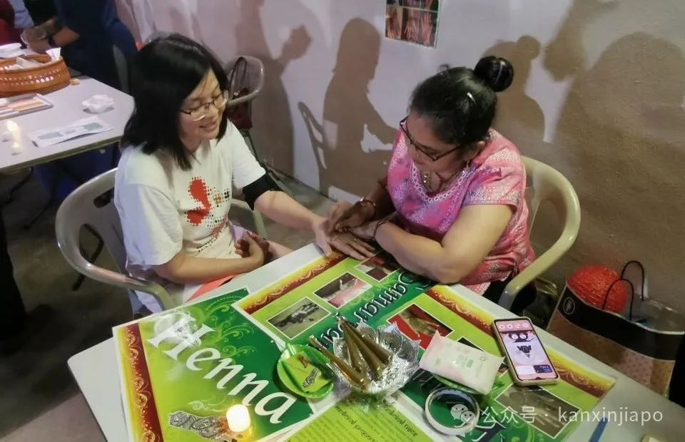 在公寓组织了一场屠妖节庆祝晚会!印度小吃,海娜纹身都安排上了