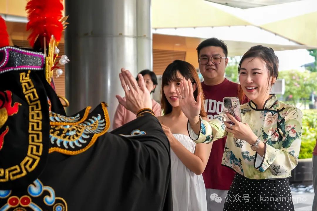 来海底捞!坐川航,送你去看大熊猫