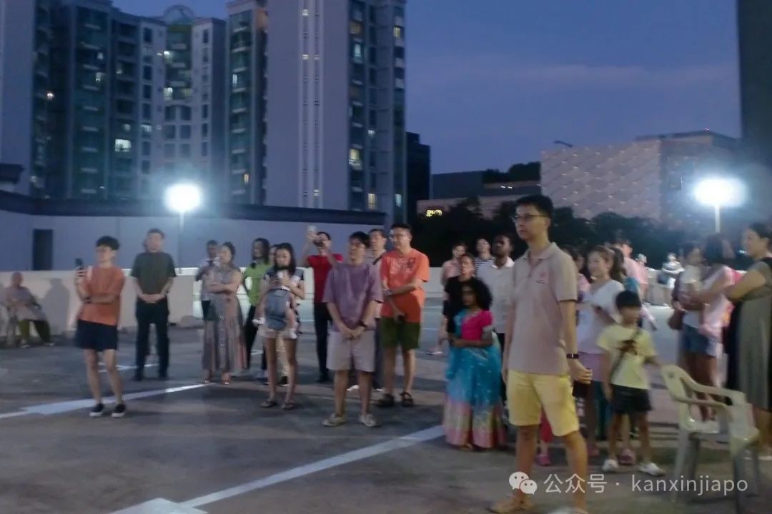 在公寓组织了一场屠妖节庆祝晚会!印度小吃,海娜纹身都安排上了