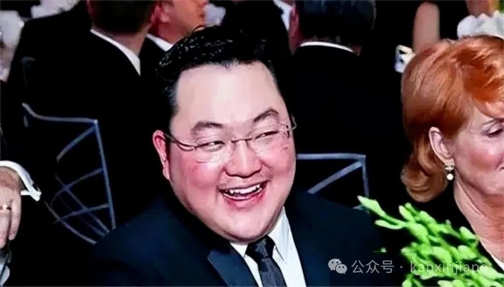 新加坡继续通缉!他狂追萧亚轩、泡米兰达,掏空国库300亿,全身而退