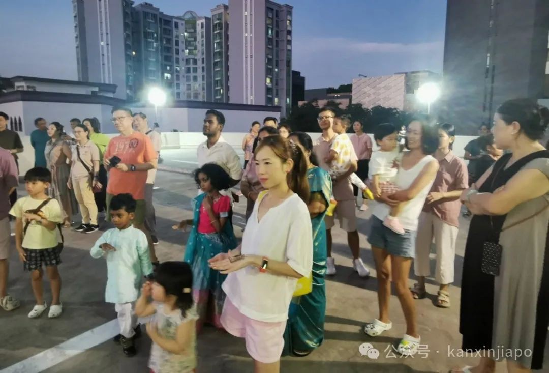 在公寓组织了一场屠妖节庆祝晚会!印度小吃,海娜纹身都安排上了