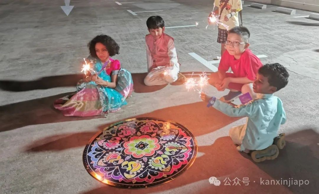 在公寓组织了一场屠妖节庆祝晚会!印度小吃,海娜纹身都安排上了