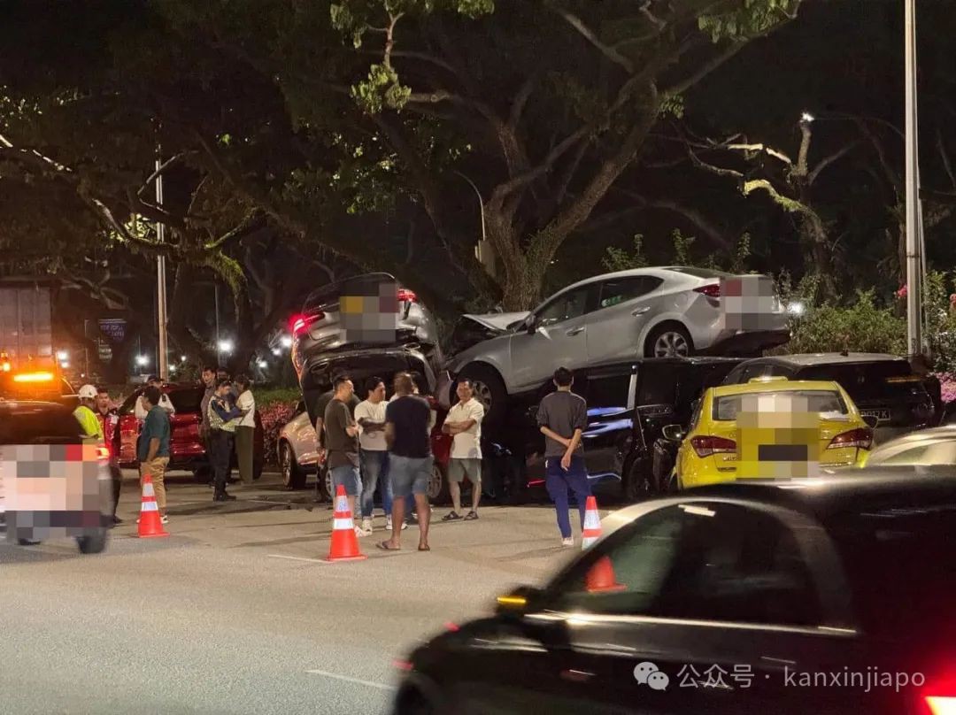 新加坡惊现9车连撞!红色德士惨遭三面夹击,损毁严重,现场照片曝光