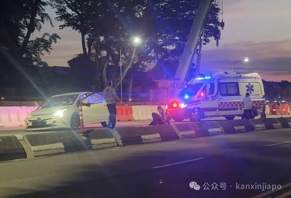 今早丰田车失控撞工地，安全气囊都弹出来了