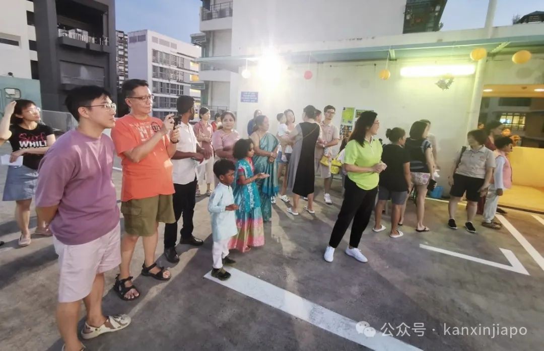 在公寓组织了一场屠妖节庆祝晚会!印度小吃,海娜纹身都安排上了