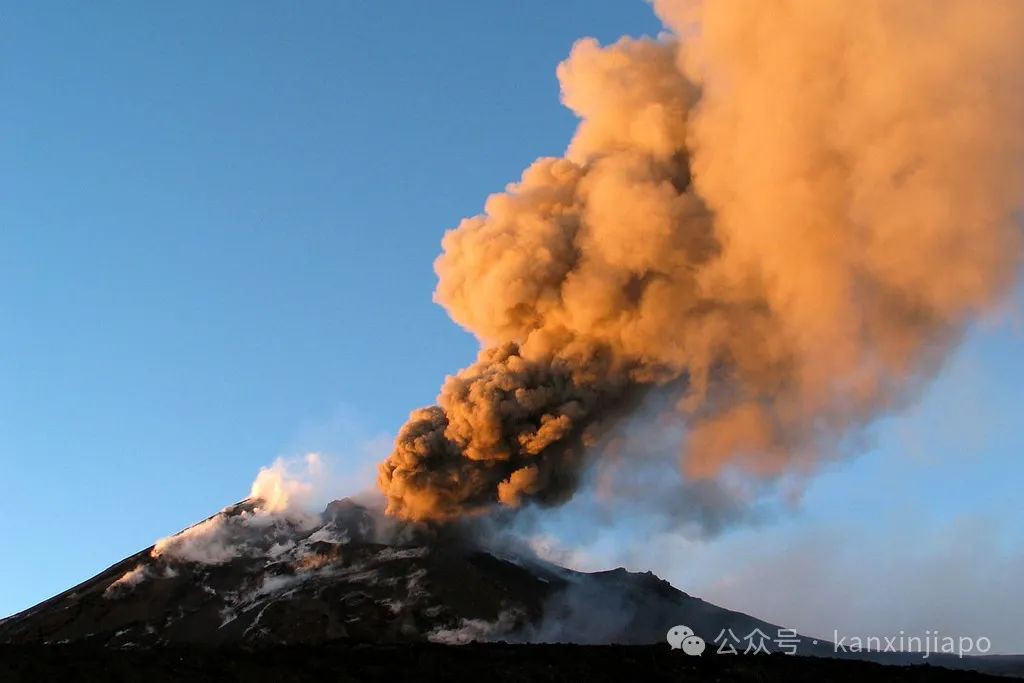 印尼火山爆发！新加坡航班大受影响