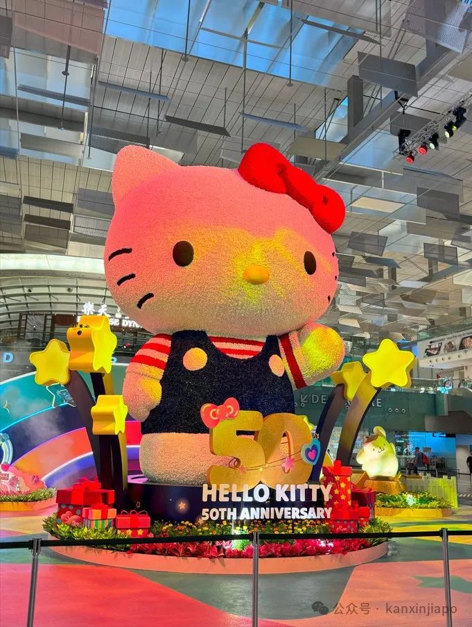 8米高Hello Kitty,首个水上乐园亮相樟宜机场!还有一大波三丽鸥周边…