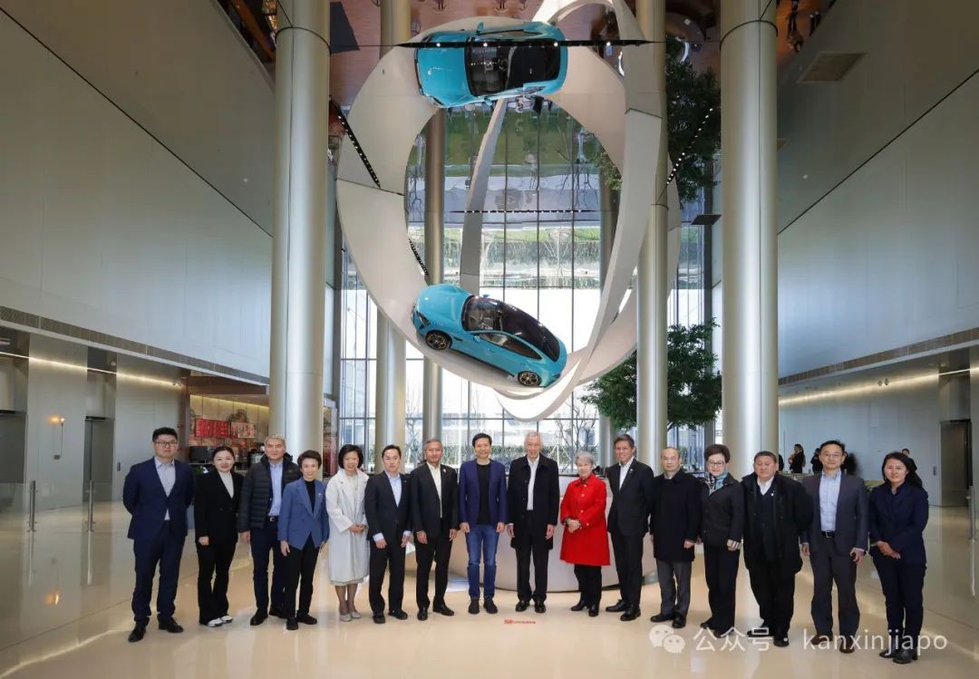 李显龙游北京街头打卡拍照,网友偶遇顺利蹭合照!