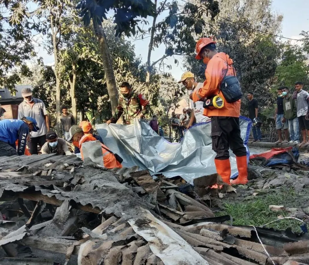 突发！印尼火山爆发，4机场紧急关闭
