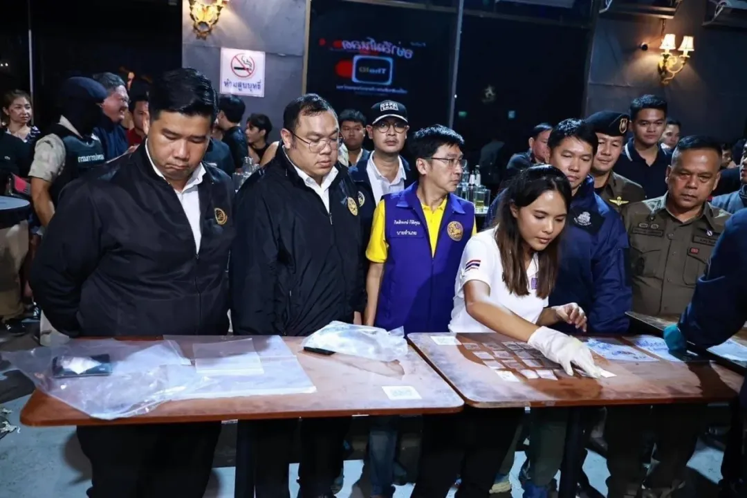泰国出动近百警力突袭夜店，数百人涉嫌吸毒被捕！