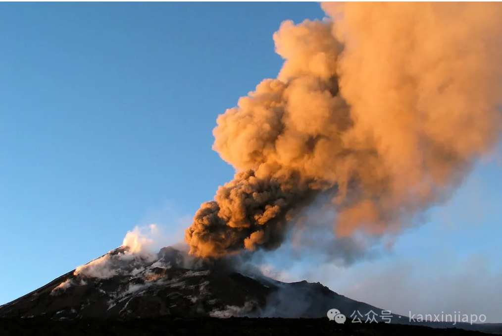 印尼火山爆发!新加坡航班大受影响