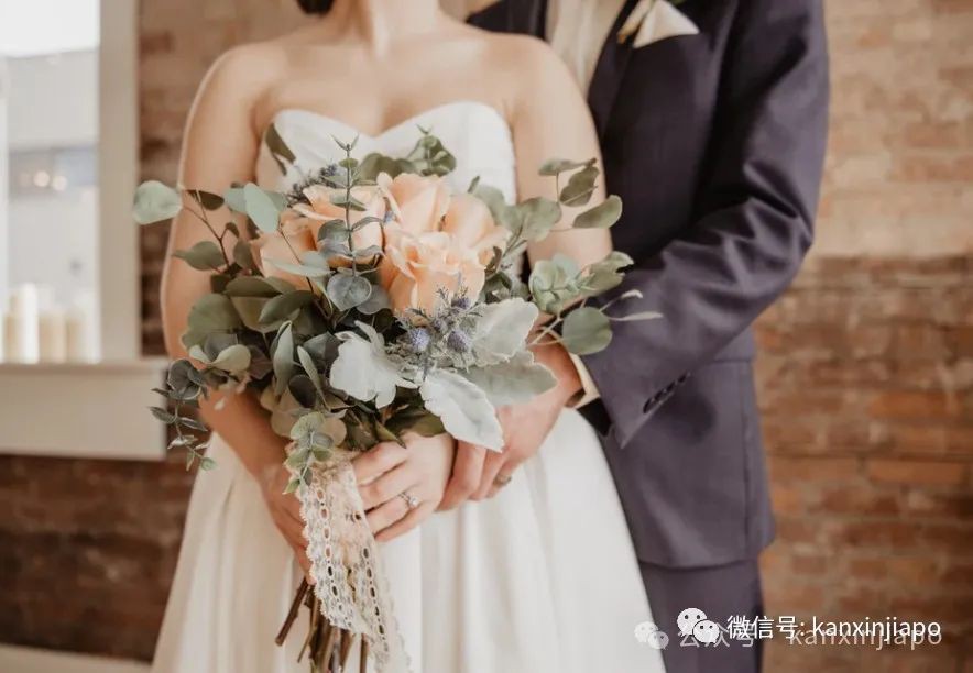 持工作准证和新加坡人结婚，能否换成家属准证？