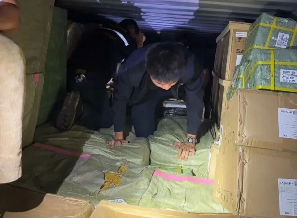 泛滥成灾！泰警海关联手查扣非法中国产电子烟，涉案金额超1100万泰铢