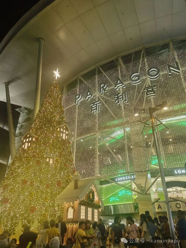 现场实拍!平安夜的乌节路人挤爆了,打卡圣诞灯饰超出片