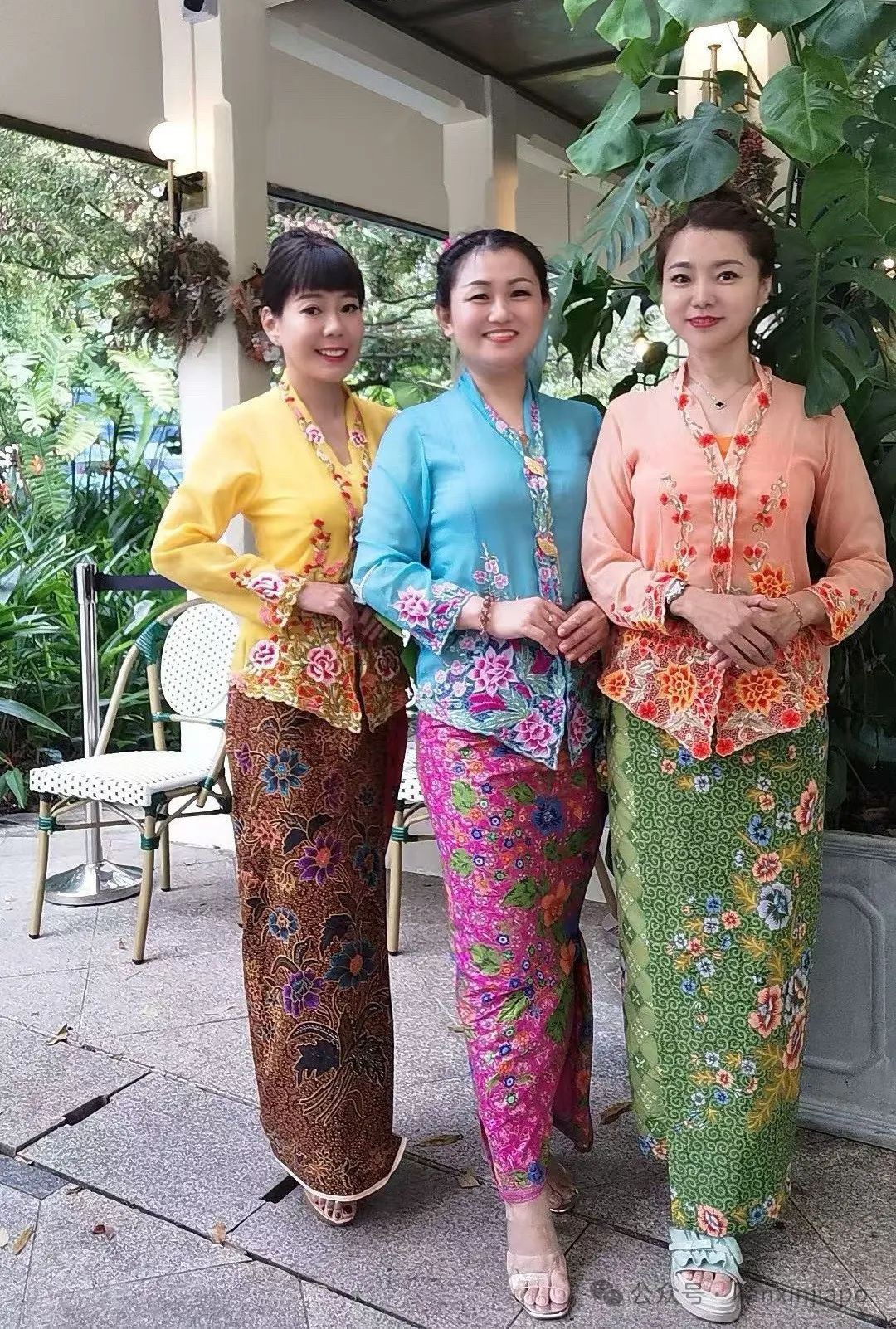 双喜临门！新加坡等五国娘惹服申遗成功！中国春节申遗成功