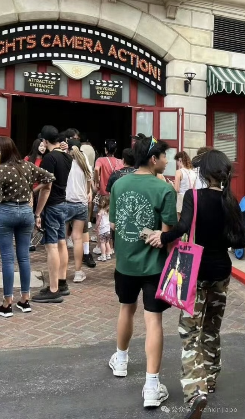 张柏芝带二儿子逛新加坡环球影城，素颜和粉丝合照