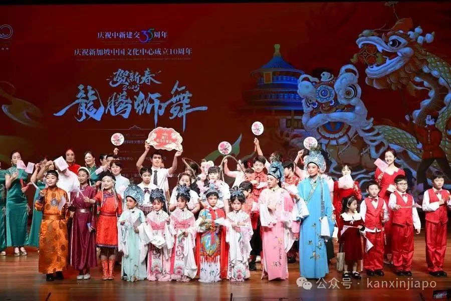财源滚滚来~新加坡总理兼财长黄循财,写“财“字祝大家蛇年发财!