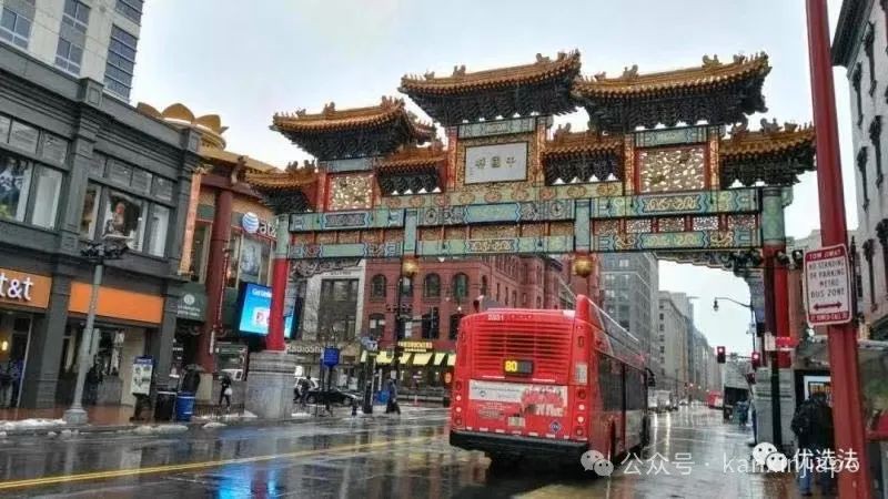 全球华人的春联情结，新加坡牛车水的对联最值得推敲