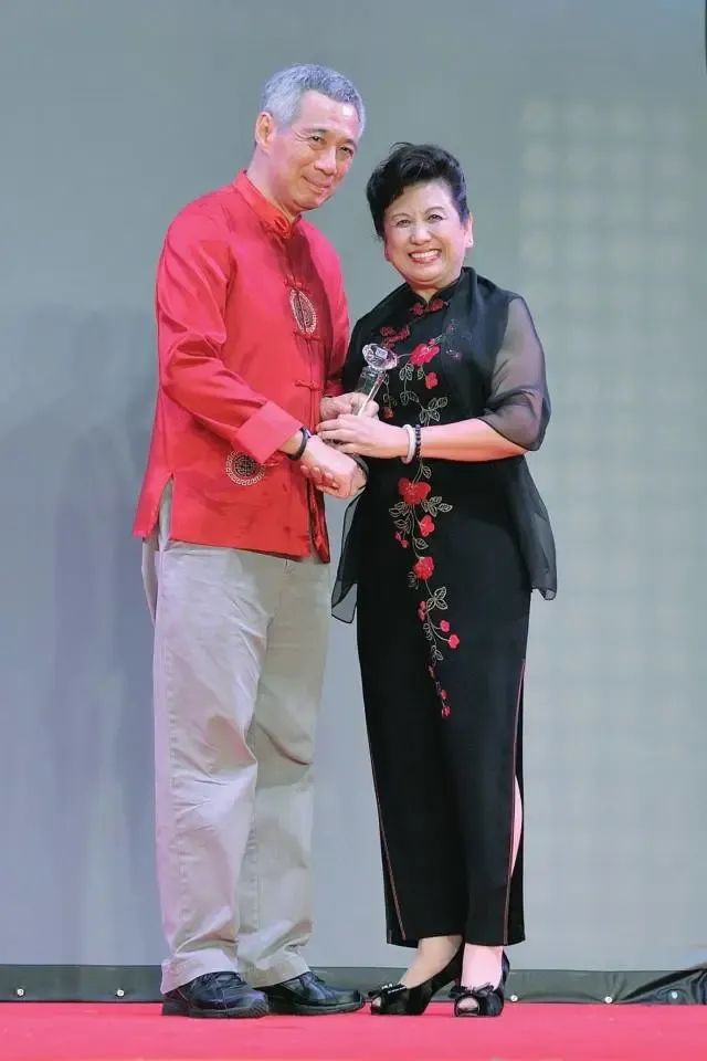 她把20多位非遗传人带到新加坡,只为延续这场32年的文化盛宴