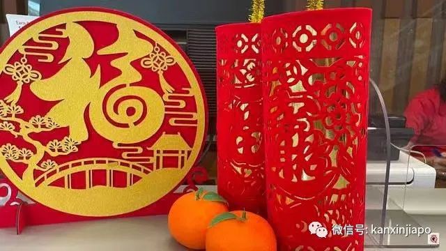 不需要果篮、礼盒，新加坡总理示范怎么拜年