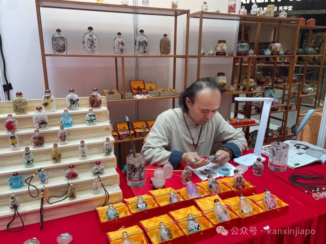 她把20多位非遗传人带到新加坡,只为延续这场32年的文化盛宴