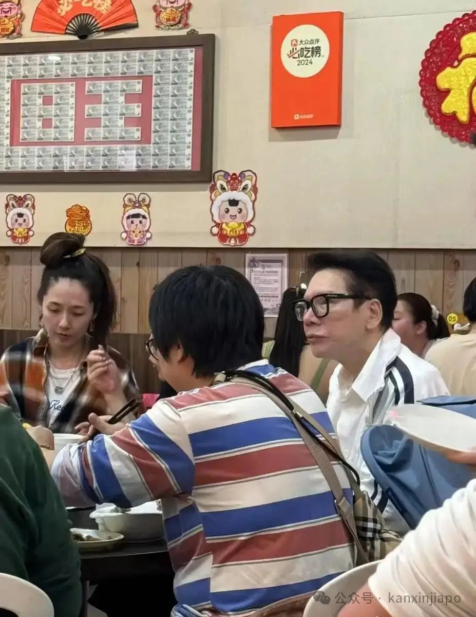 向太携向佐郭碧婷夫妇，全家低调现身新加坡，豪门也爱平价餐馆