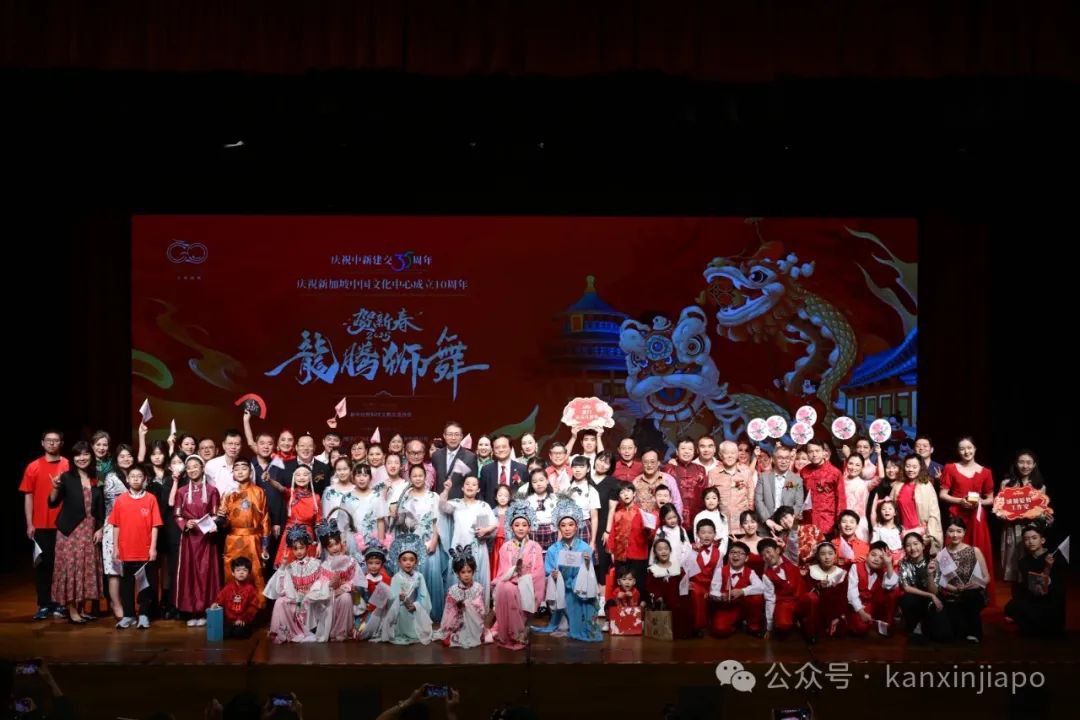 龙腾狮舞，中国风拉满，中新建交35周年团拜会精彩纷呈