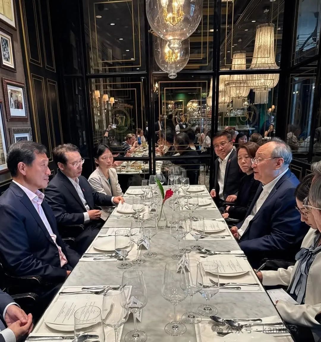在新加坡偶遇家乡父母官,而且还是副国级