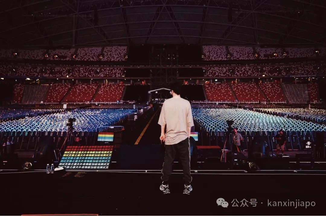 “在鱼尾狮公园看到了正在跑步的薛之谦”