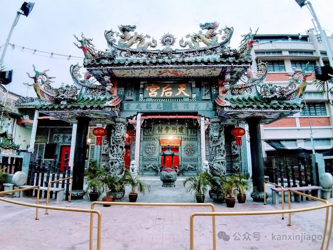 2新元坐地铁,吃米其林美食...一个人也能玩转新加坡
